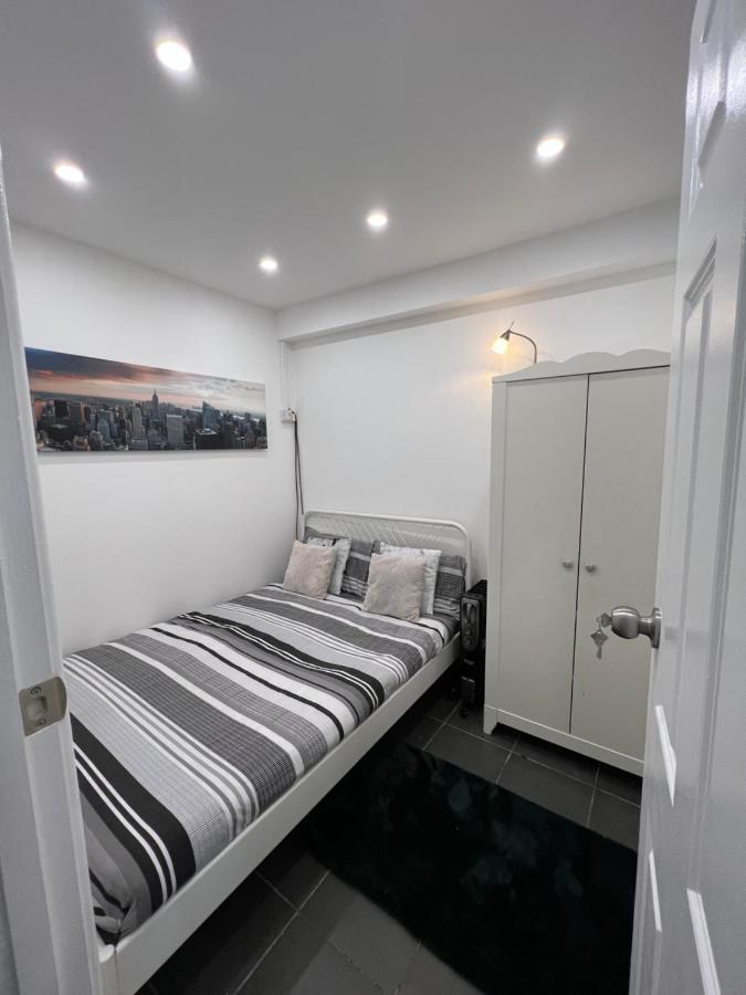 Modern Flat In Central Egham By Windsor Castle, Staines-Upon-Thames And Heathrow Airport Bagian luar foto