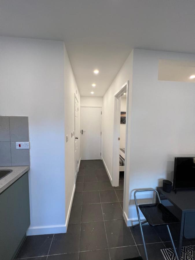 Modern Flat In Central Egham By Windsor Castle, Staines-Upon-Thames And Heathrow Airport Bagian luar foto