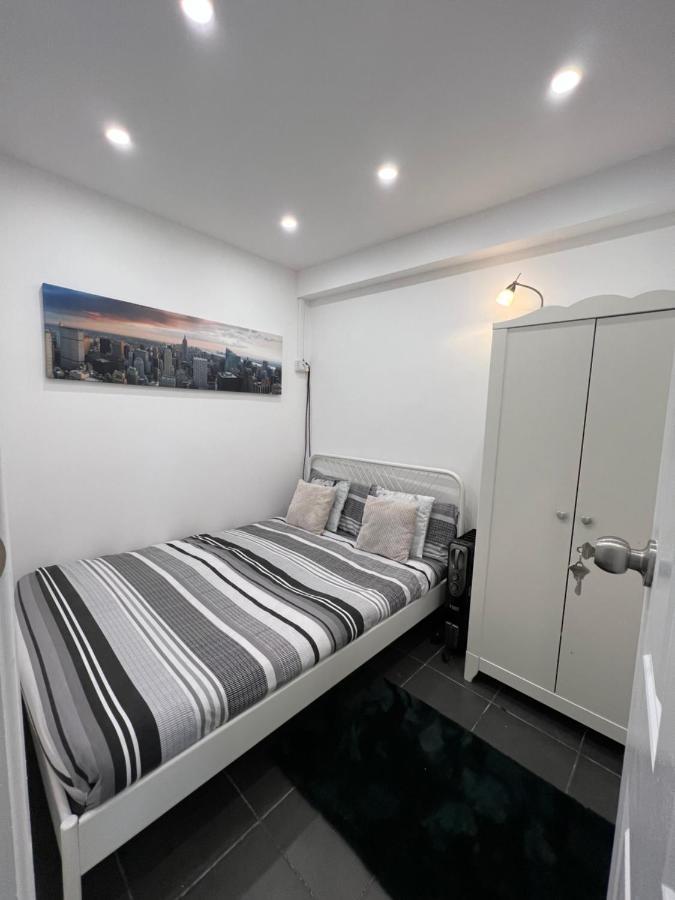 Modern Flat In Central Egham By Windsor Castle, Staines-Upon-Thames And Heathrow Airport Bagian luar foto